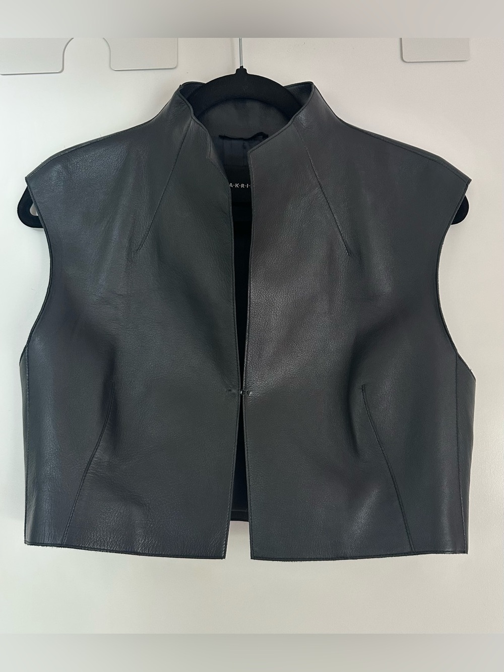 AKRIS | NWOT | 100% LAMB LEATHER TOP | FULLY LINED WITH STAND COLLAR | SIZE 6
